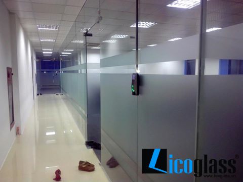 vach-kinh-cuong-luc-van-phong-licoglass (3)